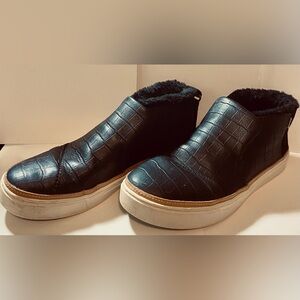 Tom’s Women’s Paxton Leather Embossed Slip-on Sneakers Sz 9